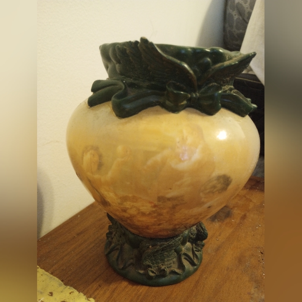 Vase-decor magnificent angels scene
